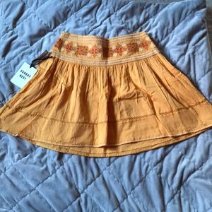 NWT Sunday best Aritzia yellow skirt w/embroidery